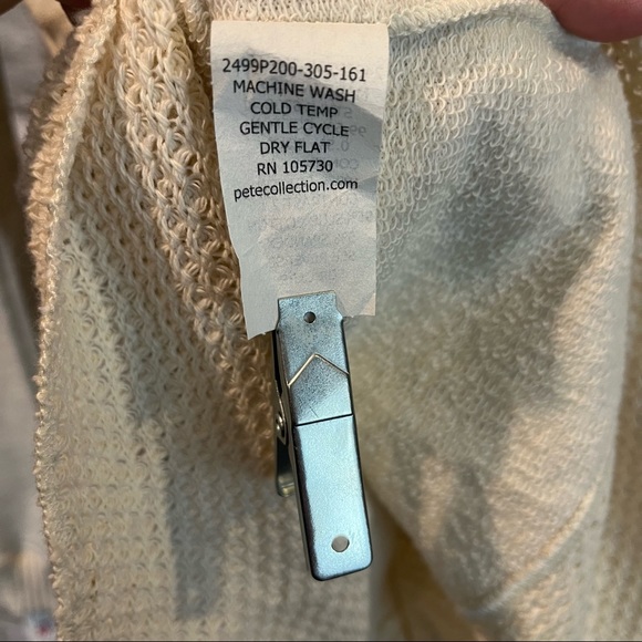 NWT Pete Collection Size Large Cream/Grey Knit Asymmetrical Long Sleeve V-Neck - Picture 11 of 16